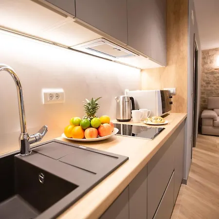 Luxury Lilly 1 Apartment *