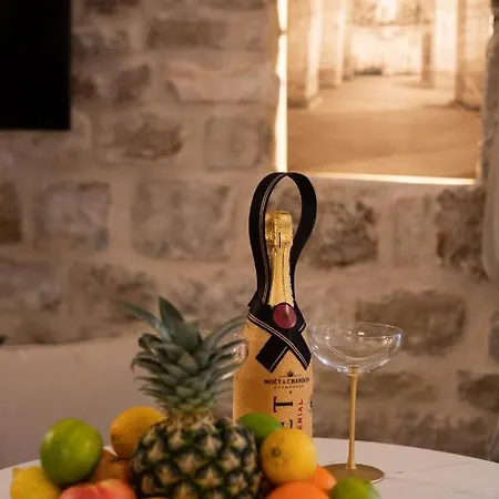 Luxury Lilly 1 Split