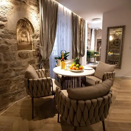 Luxury Lilly 1 Apartment Split