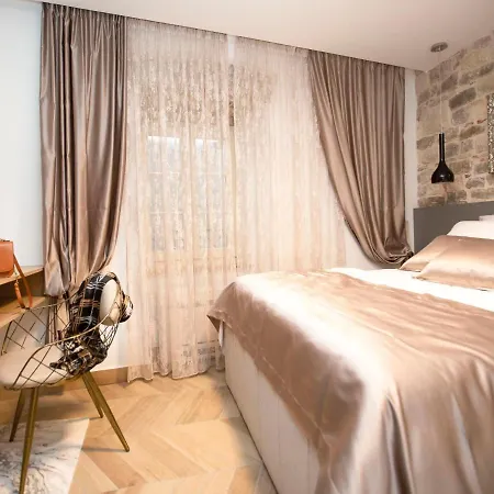 Luxury Lilly 1 Apartment Split