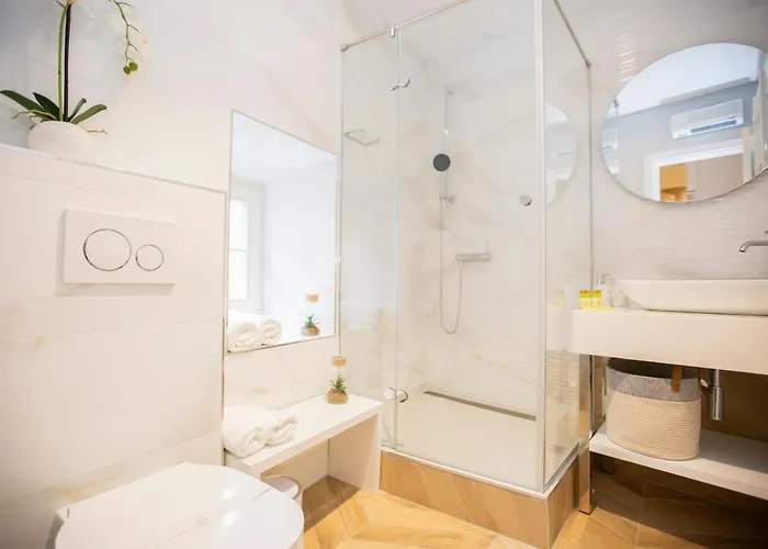 Luxury Lilly 1 Split